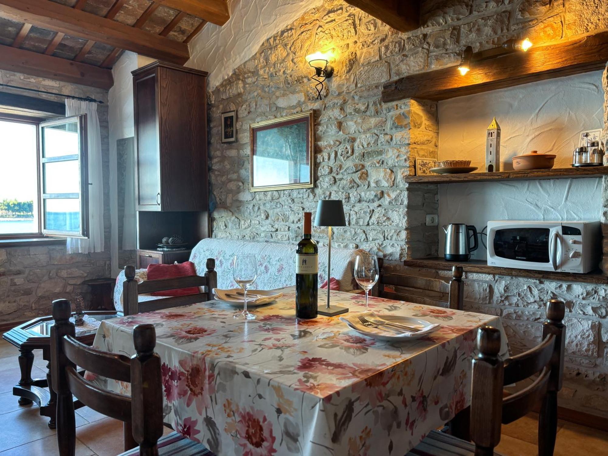 City Center Coastal Escape - Apartments With Sea View Or Cozy Room Novigrad Istria Exterior foto