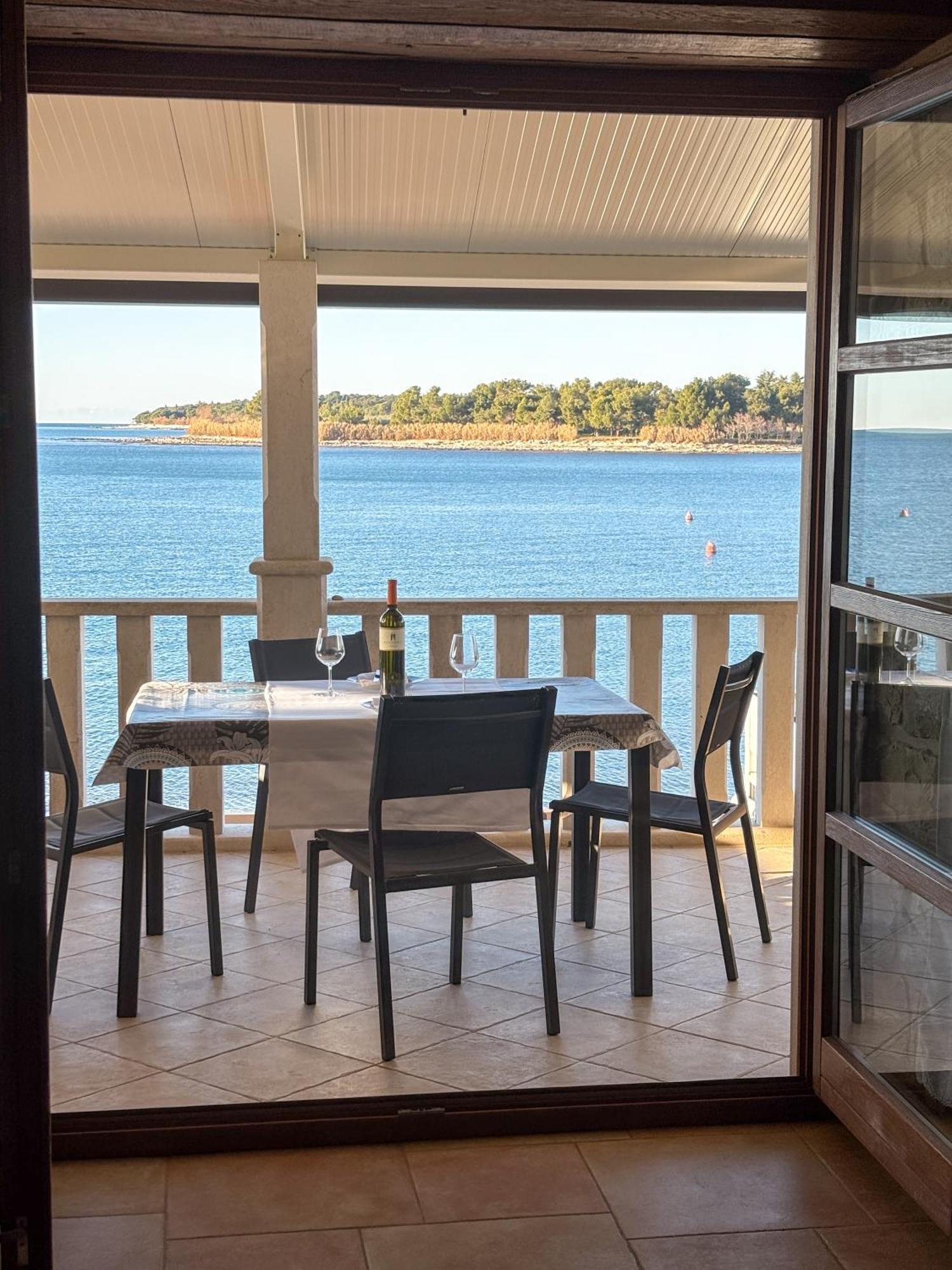City Center Coastal Escape - Apartments With Sea View Or Cozy Room Novigrad Istria Exterior foto