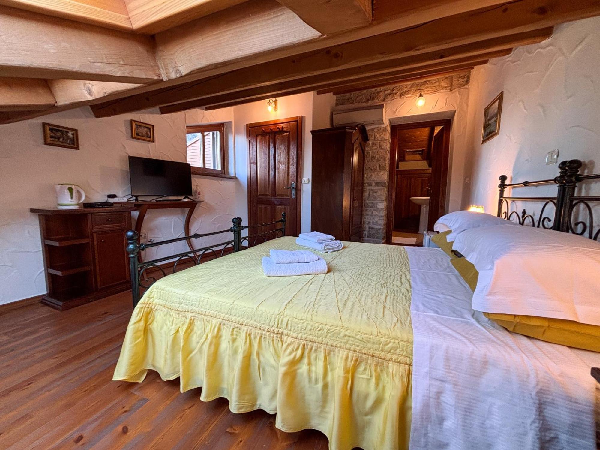 City Center Coastal Escape - Apartments With Sea View Or Cozy Room Novigrad Istria Exterior foto